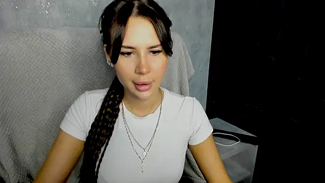 Snapshot of SuraMune chatting on 02.18.26 SuraMune online show from 02.18.26