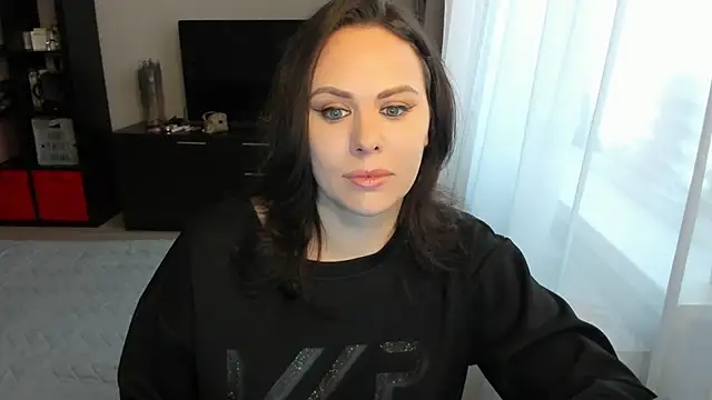 MollyCheiz online show from 11.04.25