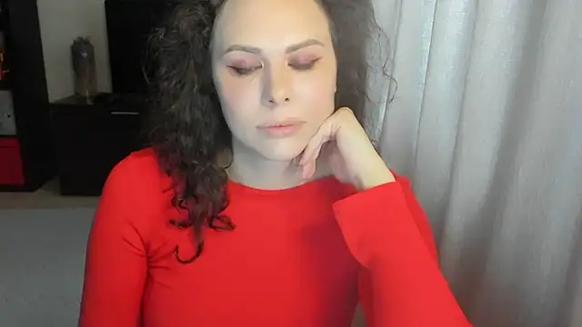 Snapshot of MollyCheiz chatting on 06.15.26 MollyCheiz online show from 06.15.26
