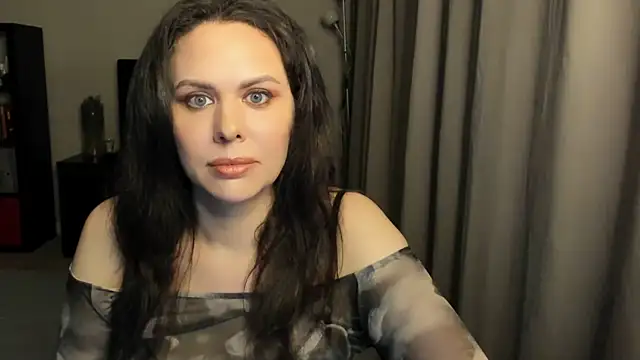 Snapshot of MollyCheiz chatting on 07.18.26 MollyCheiz online show from 07.18.26