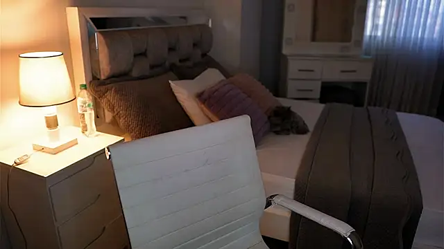 Camilaa bueno online show from 10.14.25