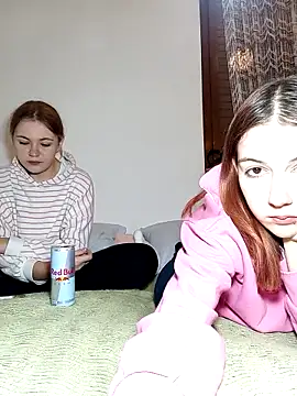 Snapshot of ella_grays chatting on 10.18.25 ella grays online show from 10.18.25