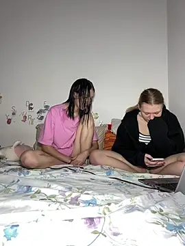 Snapshot of ella_grays chatting on 05.19.26 ella grays online show from 05.19.26