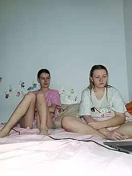 Snapshot of ella_grays chatting on 05.28.26 ella grays online show from 05.28.26