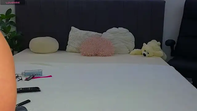 LauraMirage online show from 11.27.25