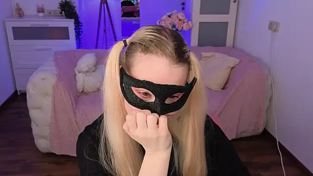 Snapshot of jeancolex chatting on 12.15.24 jeancolex online show from 12.15.24