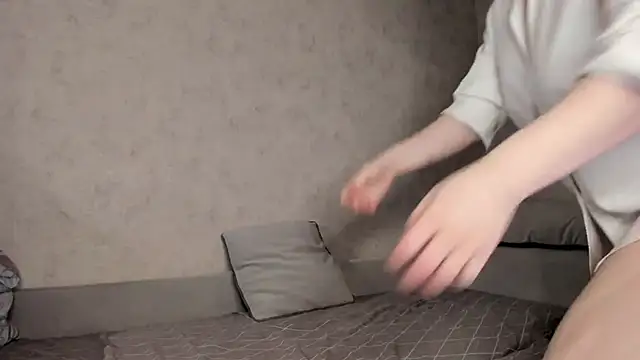 Snapshot of leonabunny chatting on 12.24.24 leonabunny online show from 12.24.24