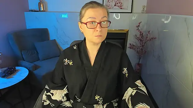 AlexandraKind online show from 12.05.25