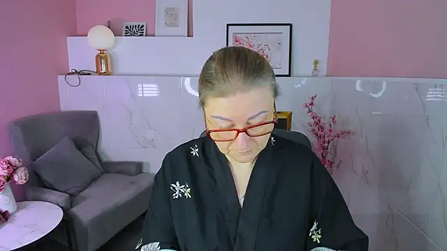 AlexandraKind online show from 12.19.25