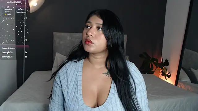 Snapshot of alinakiss chatting on 06.14.26 alinakiss online show from 06.14.26