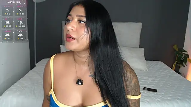 Snapshot of alinakiss chatting on 06.26.26 alinakiss online show from 06.26.26