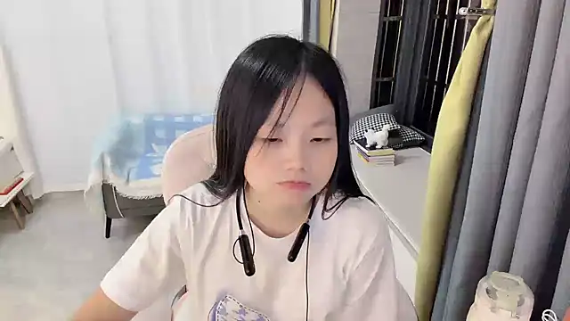 Lena-yyds online show from 10.31.25