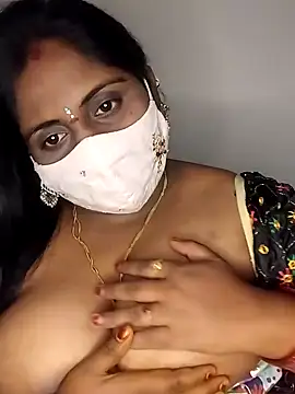 Snapshot of Sexy_Radhikaa chatting on 02.10.25 Sexy Radhikaa online show from 02.10.25
