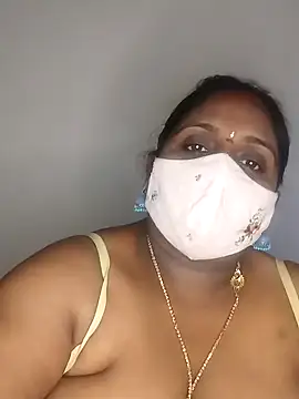 Snapshot of Sexy_Radhikaa chatting on 02.13.25 Sexy Radhikaa online show from 02.13.25