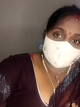 Snapshot of Sexy_Radhikaa chatting on 03.19.25 Sexy Radhikaa online show from 03.19.25