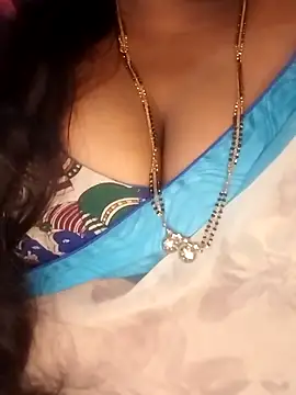 Snapshot of Sexy_Radhikaa chatting on 12.15.25 Sexy Radhikaa online show from 12.15.25