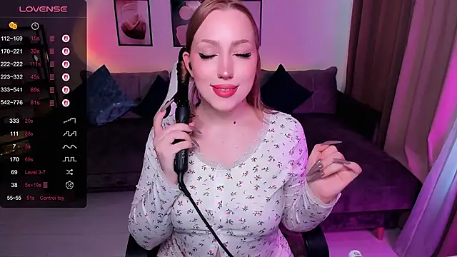 Snapshot of Jenny_Luvv chatting on 09.11.25 Jenny Luvv online show from 09.11.25