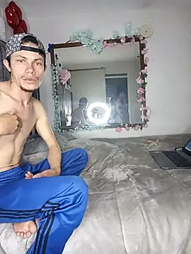 laura arias018 online show from 10.28.25