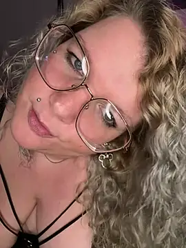 CurvyAnonymousGirl89 online show from 02.13.25