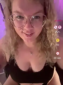 Snapshot of CurvyAnonymousGirl89 chatting on 04.24.26 CurvyAnonymousGirl89 online show from 04.24.26