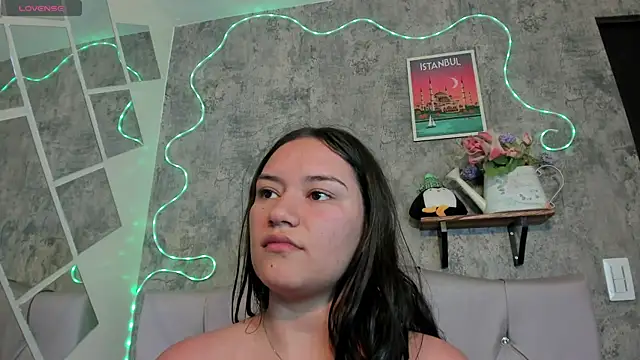 Snapshot of Megan_sophia2 chatting on 09.15.25 Megan sophia2 online show from 09.15.25