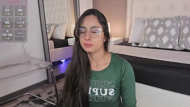 Snapshot of Julia_Martinez_ chatting on 06.24.26 Julia Martinez online show from 06.24.26