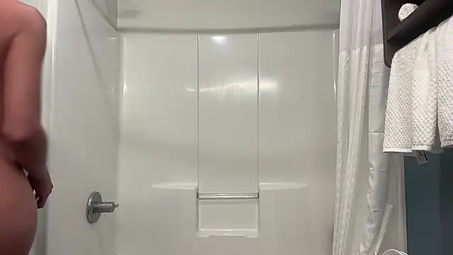 Snapshot of emilyrod01 chatting on 12.03.24 emilyrod01 online show from 12.03.24