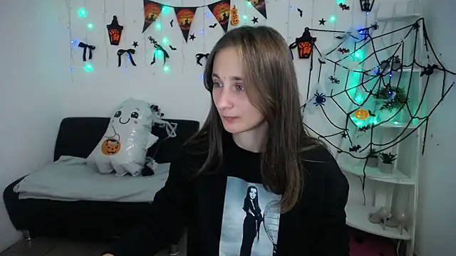 MichelLeee online show from 10.31.25