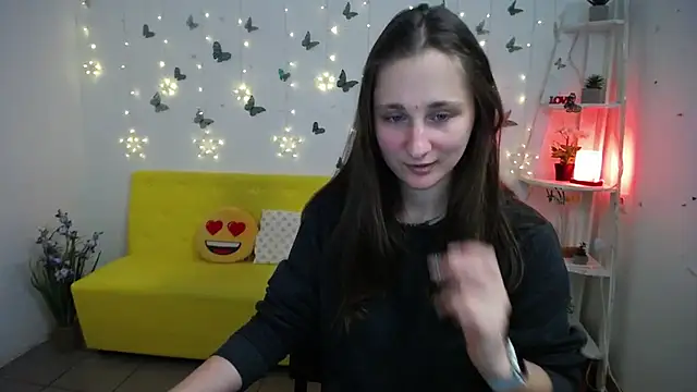 Snapshot of MichelLeee chatting on 04.23.26 MichelLeee online show from 04.23.26