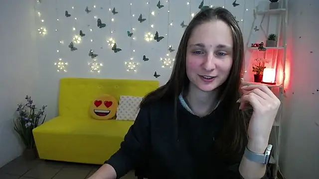 Snapshot of MichelLeee chatting on 04.23.26 MichelLeee online show from 04.23.26