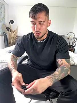 DimitriSullivan  online show from 01.12.26