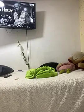 Leyna Kenet online show from 10.24.25