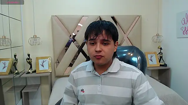 Snapshot of AndrewPherson chatting on 01.24.25 AndrewPherson online show from 01.24.25