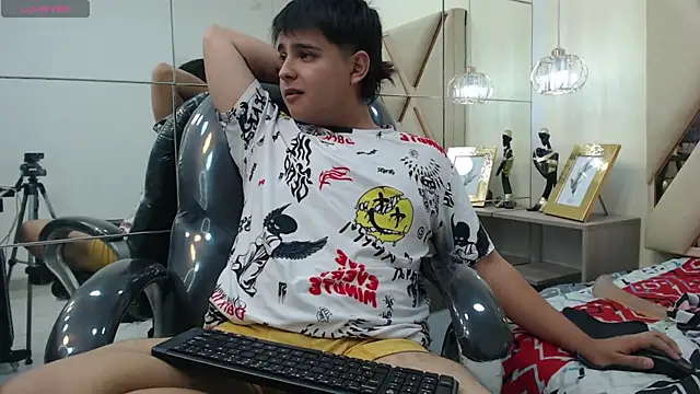 Snapshot of AndrewPherson chatting on 01.29.25 AndrewPherson online show from 01.29.25