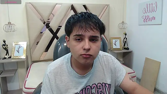 Snapshot of AndrewPherson chatting on 02.04.25 AndrewPherson online show from 02.04.25