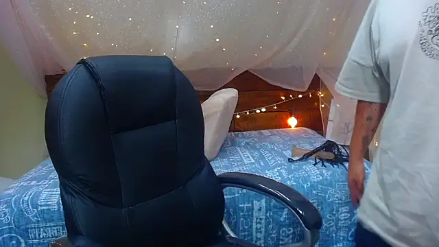 Snapshot of AndrewPherson chatting on 02.11.25 AndrewPherson online show from 02.11.25