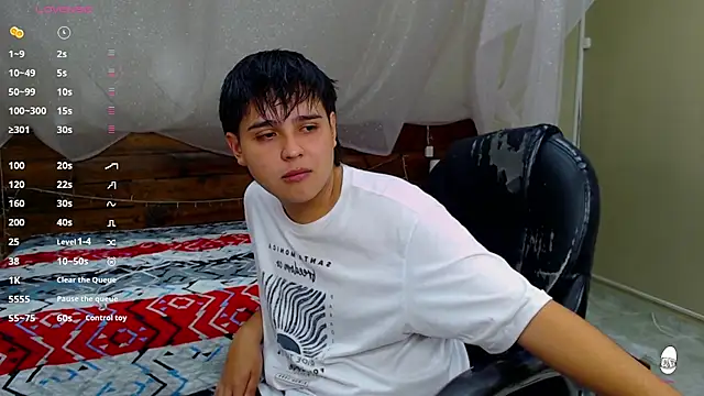 Snapshot of AndrewPherson chatting on 03.22.25 AndrewPherson online show from 03.22.25