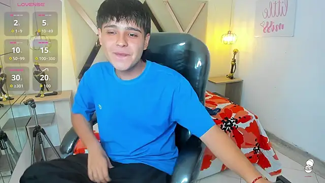 Snapshot of AndrewPherson chatting on 09.21.25 AndrewPherson online show from 09.21.25