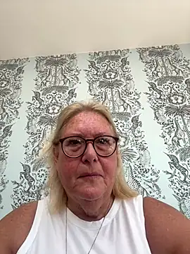Snapshot of MoistCurveyChanel chatting on 07.15.26 MoistCurveyChanel online show from 07.15.26