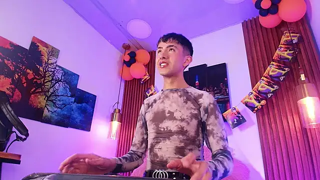 Noah Xitruxx online show from 10.29.25