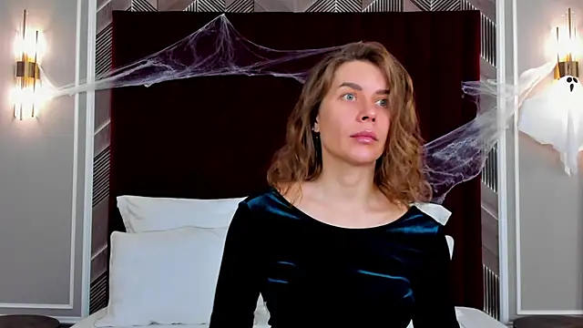 VikkiStorm online show from 10.26.25