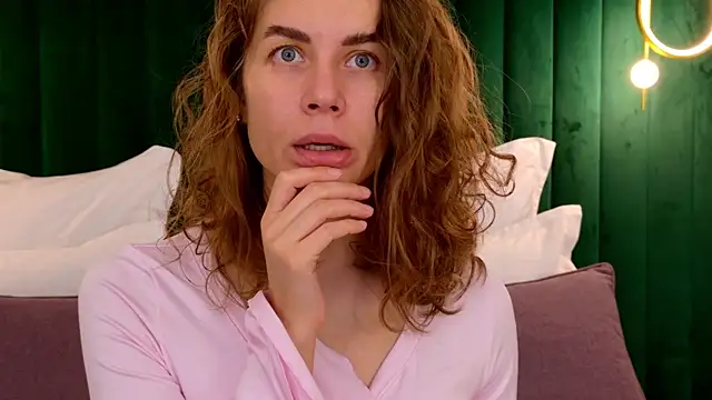 VikkiStorm online show from 11.26.25