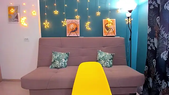 Snapshot of Xloe_Queen chatting on 03.05.25 Xloe Queen online show from 03.05.25