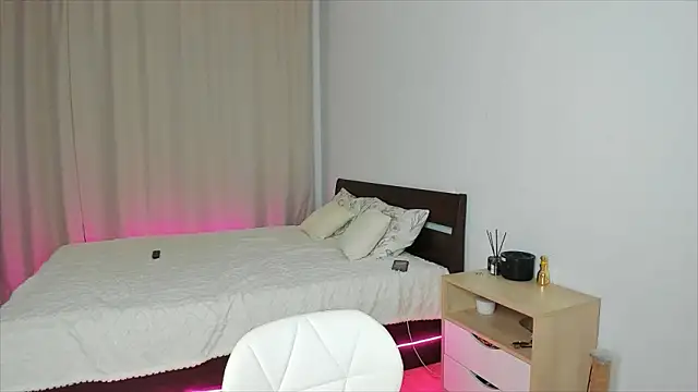 Xloe Queen online show from 02.02.26