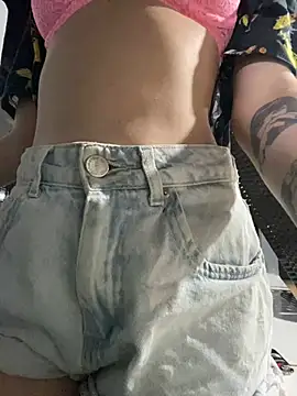 Snapshot of Morguisssz chatting on 12.14.24 Morguisssz online show from 12.14.24