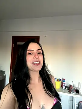 Snapshot of Morguisssz chatting on 11.08.25 Morguisssz online show from 11.08.25