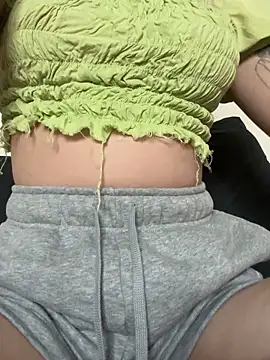 Snapshot of Morguisssz chatting on 11.18.25 Morguisssz online show from 11.18.25