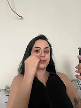 Snapshot of Morguisssz chatting on 12.01.25 Morguisssz online show from 12.01.25