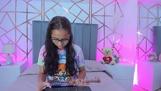 Snapshot of Giselle_Roldan chatting on 01.24.25 Giselle Roldan online show from 01.24.25
