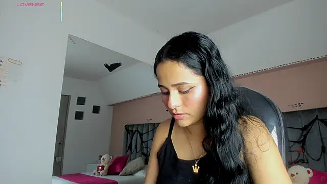 Snapshot of Giselle_Roldan chatting on 10.18.25 Giselle Roldan online show from 10.18.25